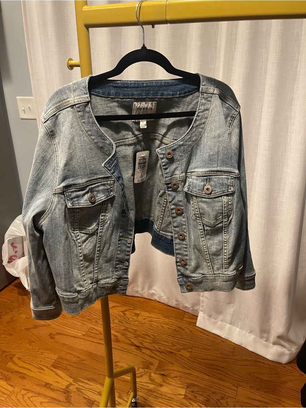 BRAND NEW WITH TAGS Torrid Light Wash Crop Collarless Denim Jacket